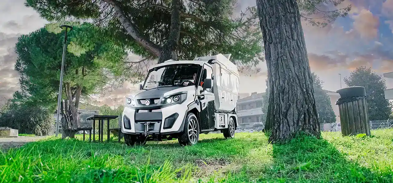 Vehículo eléctrico 4x4 todoterreno para recogida de residuos
