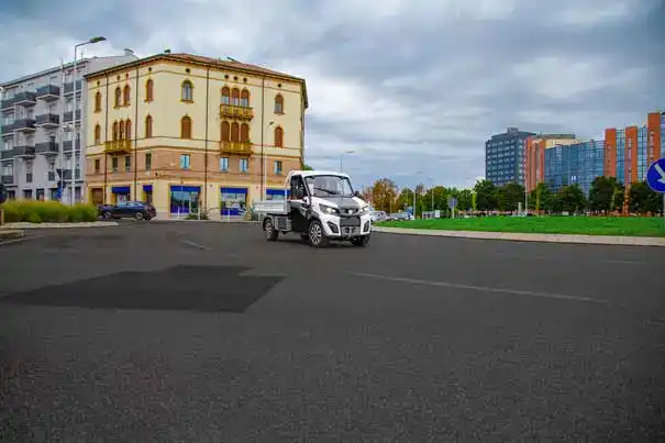 Vehículo eléctrico homologado ALKÈ - Caja basculante