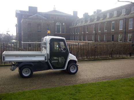 Furgonetas electricas sin emisiones en el Kensington Palace de Londres