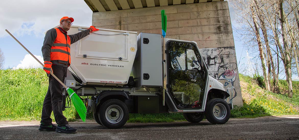 Camions électriques poubelle avec box matériaux - Pour la récolte des ordures ménagères et le nettoyage du sol