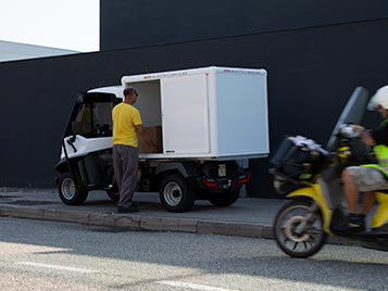 Fourgon pour services postaux