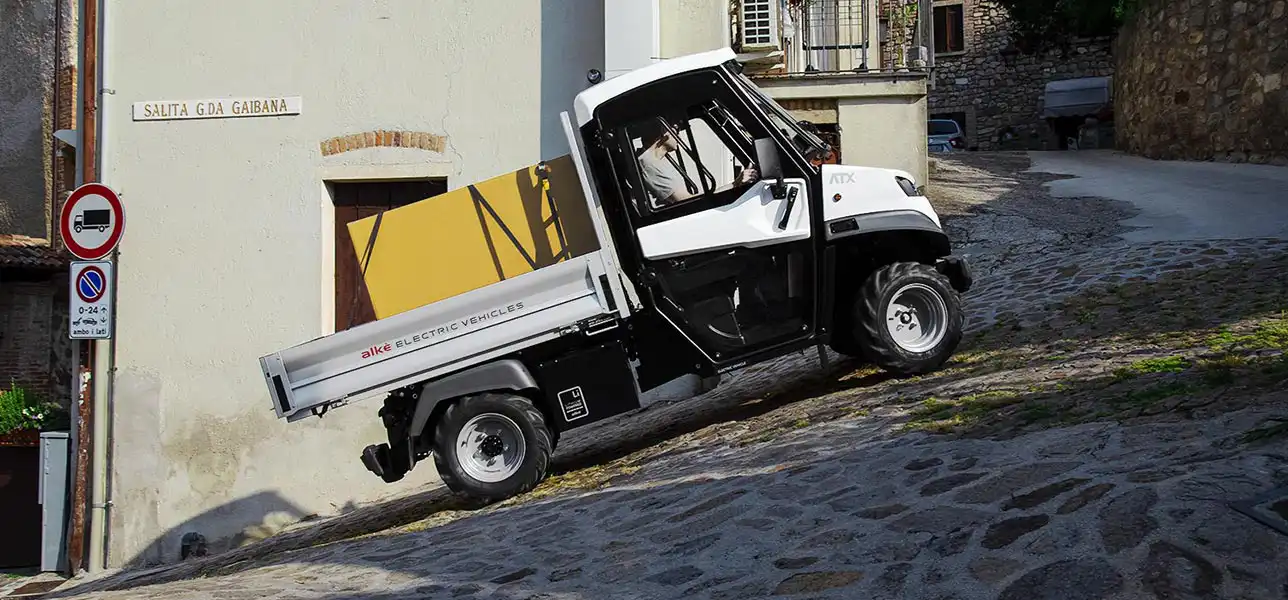 Véhicule électrique cargaison et pente