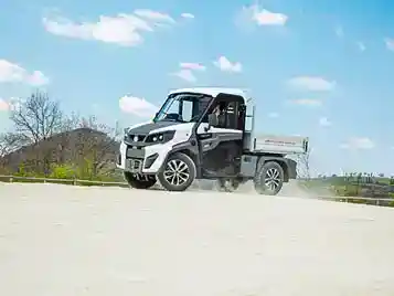 Les différences entre Dual Motor, AWD et 4WD