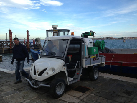 Transport des Utilitaires electriques a Venise