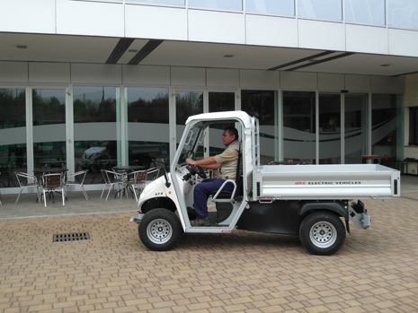 1-Fourgon electrique pour le transport de bagages et valises